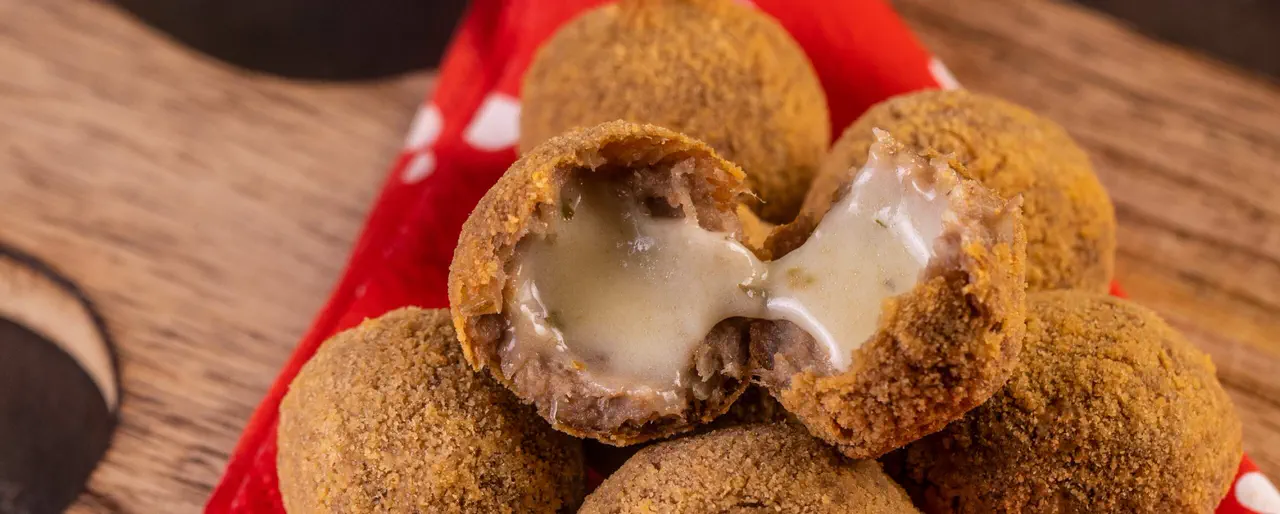 Coxinhas crocantes recheadas